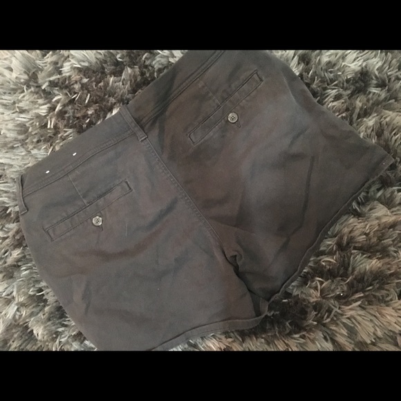 AE Black Midi Shorts 🖤 - Picture 2 of 5